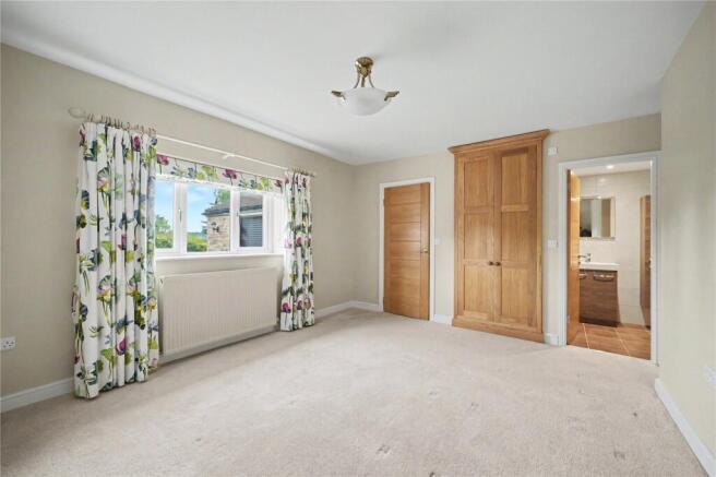 4 bed Bungalow for sale Image 10