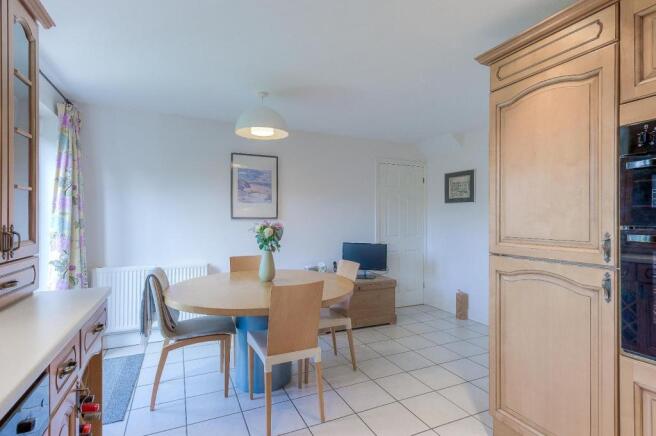 Kitchen breakfast room (3).jpg