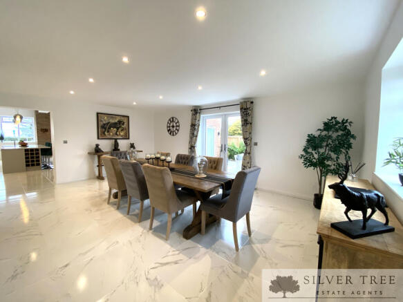 3 bed Detached for sale Image 11
