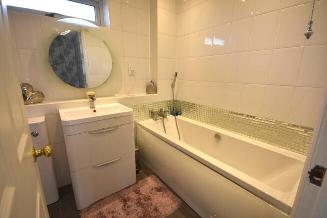 FAMILY BATHROOM SUITE