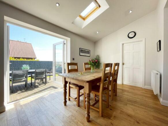 KITCHEN/DINER/SITTING