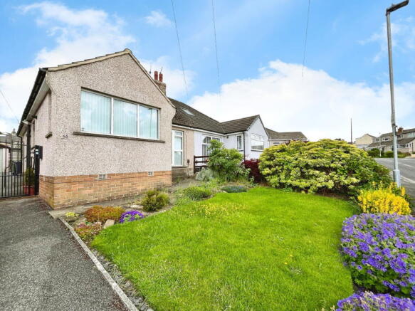 2 bed Semi-Detached Bungalow to rent Image 12
