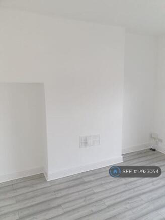 2 bed Flat to rent Image 11