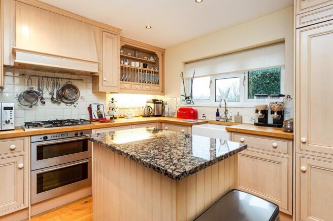 Fitted Kitchen with 