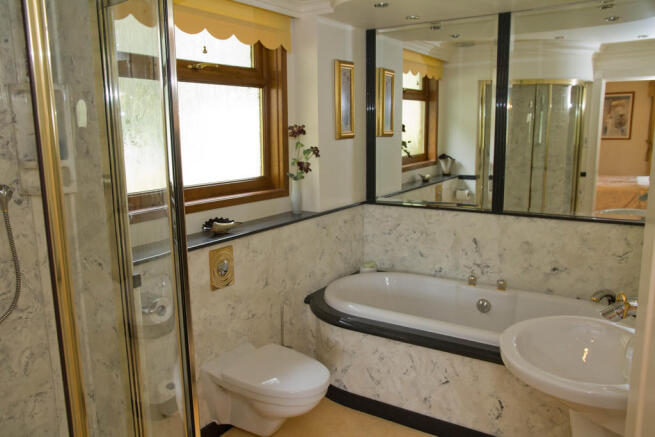 En Suite to Bedro...