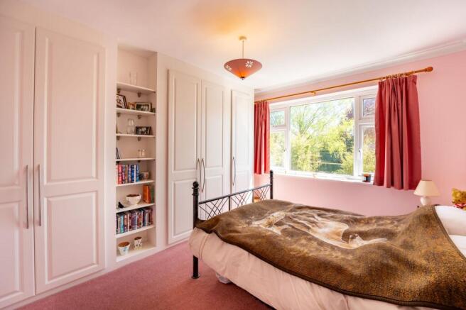 4 bed Semi-Detached for sale Image 10
