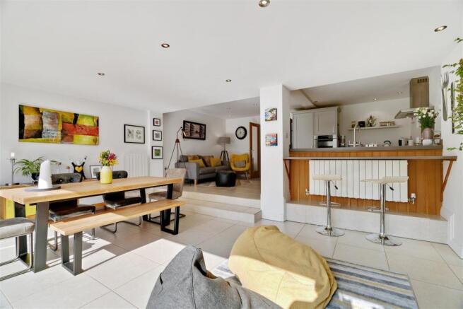 22 Wootton Hill Road Interior-15 Family : Dining R