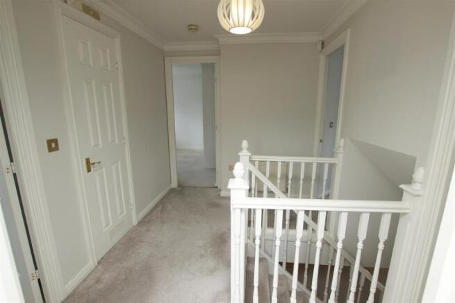 4 bed Detached for sale Image 9