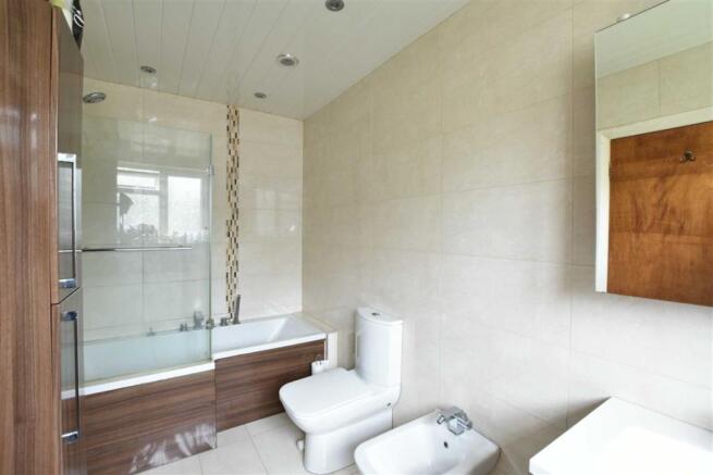 ENSUITE BATHROOM