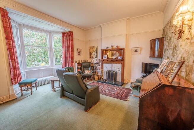 5 bed Detached for sale Image 6