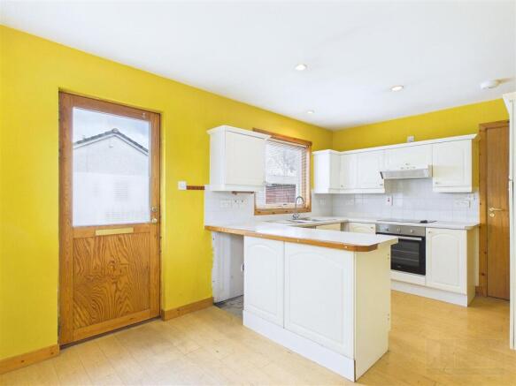 Kitchen & Dining Area