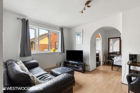 Parrotts Field, Hoddesdon