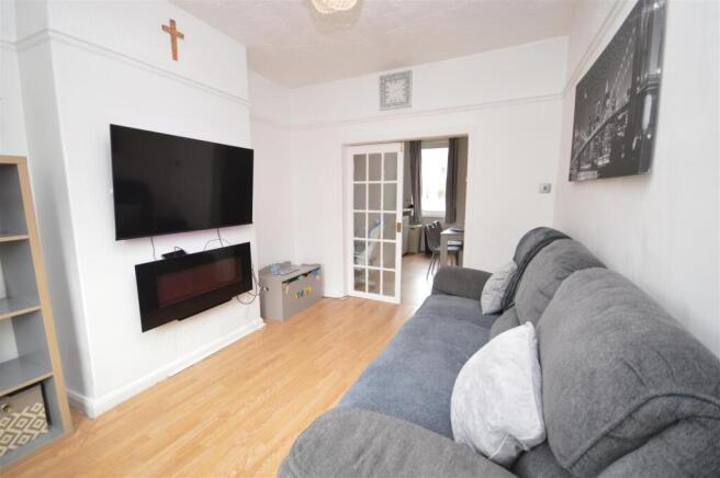 3 bed Terraced for sale Image 2