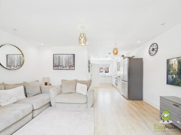 EweMove Estate Agents Basingstoke - Denarii Drive