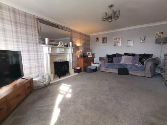 4 bed Detached for sale Image 4