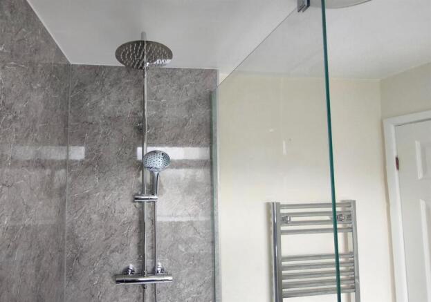 2 bed Terraced to rent Image 6