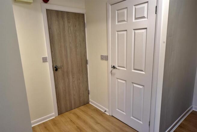 1 bed Apartment to rent Image 6