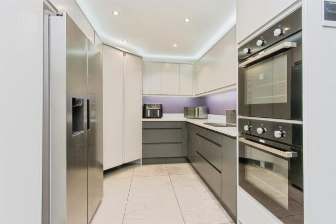 4 bed Detached for sale Image 4