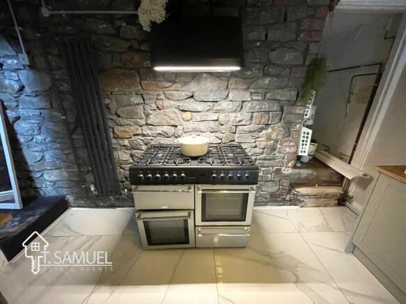 Kitchen 3.JPG