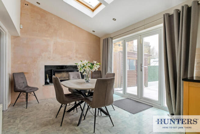 6 bed Detached for sale Image 7