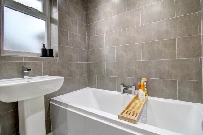 Family Bathroom (right)