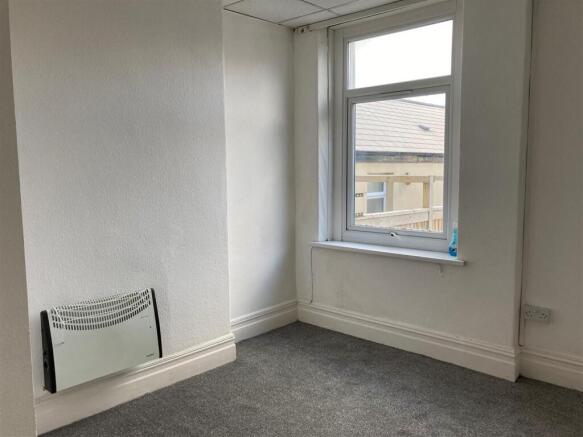 35 Holton Road - Flat 2, bedroom 2.jpg