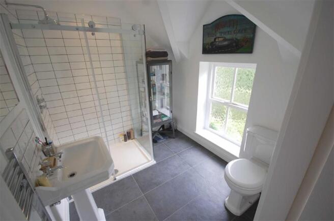 EN SUITE SHOWER ROOM