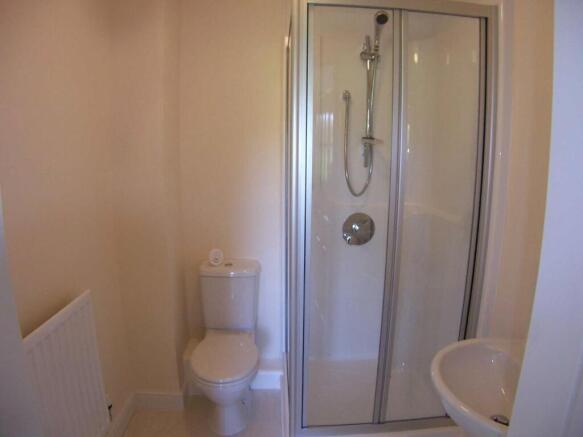 2 bed Apartment to rent Image 5