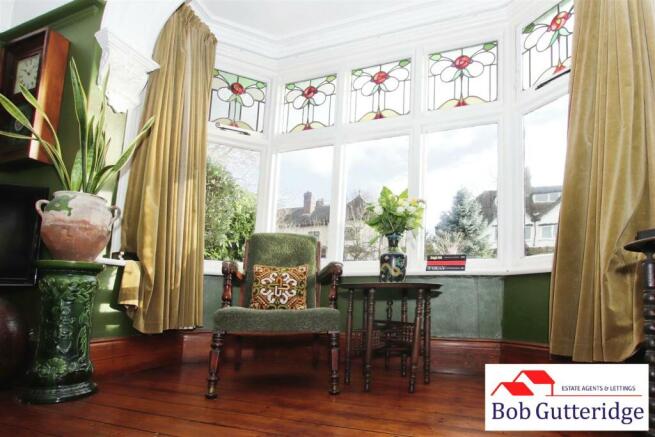BAY FRONTED LOUNGE