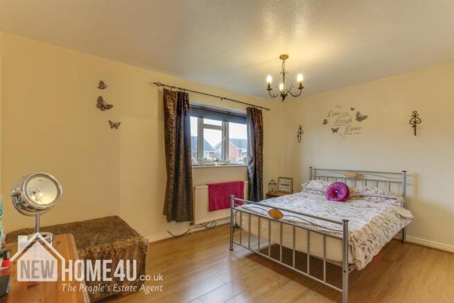 MASTER BEDROOM: