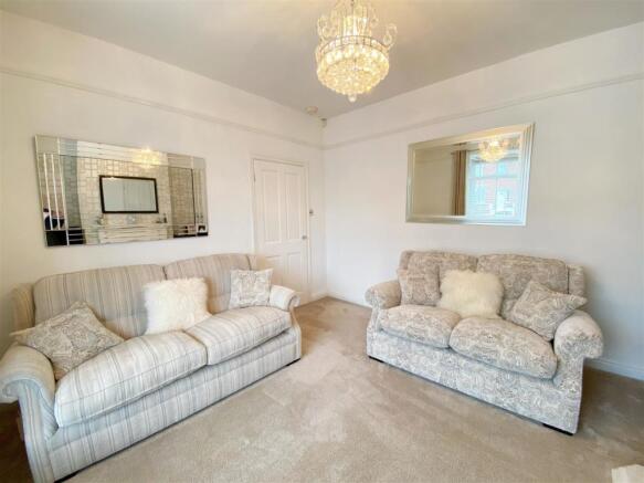 Lounge 4.jpg
