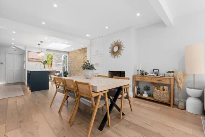 Sitting / Dining Area