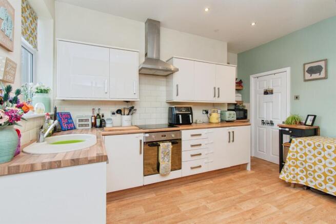 2 bed Terraced for sale Image 6