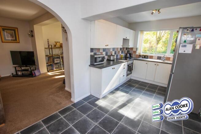 SUPERB DINING KITCHEN