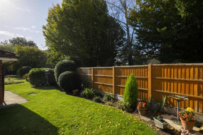 2 bed Retirement Property for sale Image 12