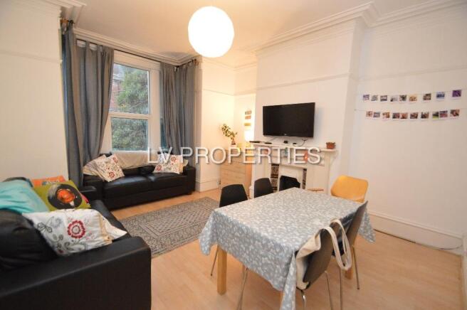 6 bed Terraced to rent Image 4