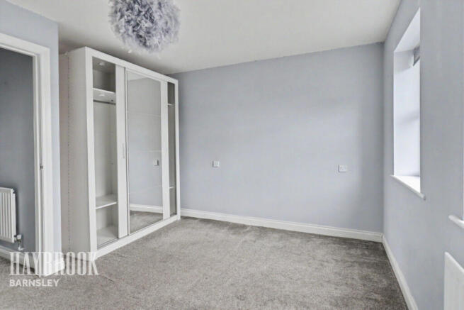 3 bed Town House for sale Image 11