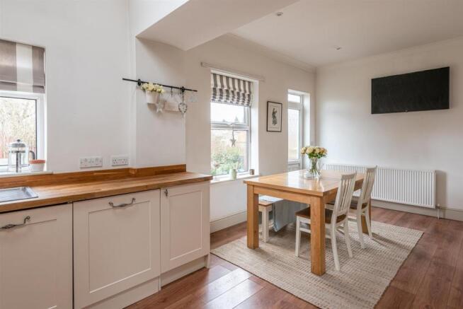 OPEN PLAN KITCHEN/DINING ROOM