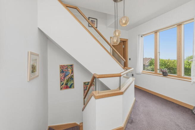 5 bed Detached for sale Image 10