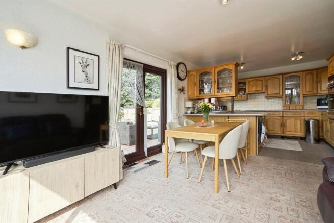 4 bed Detached for sale Image 5