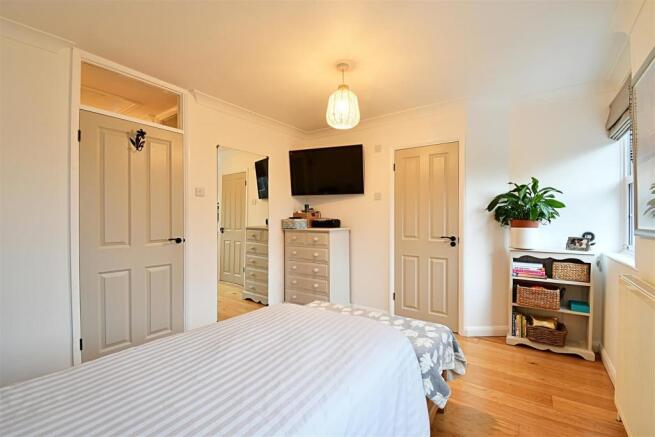 Bedroom 1_2.jpg