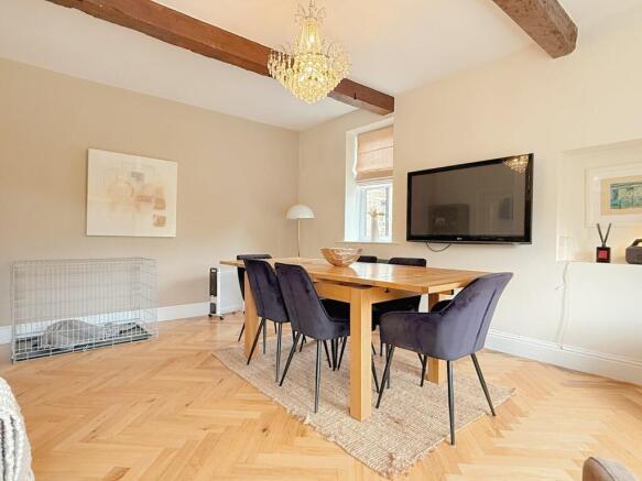 6 bed Detached for sale Image 8