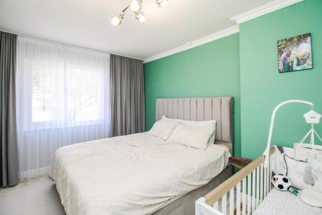 3 bed Semi-Detached for sale Image 6