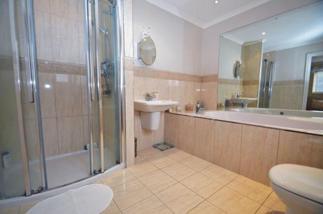 En suite Bathroom