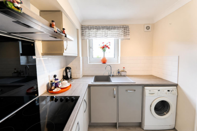 2 bed Flat for sale Image 7