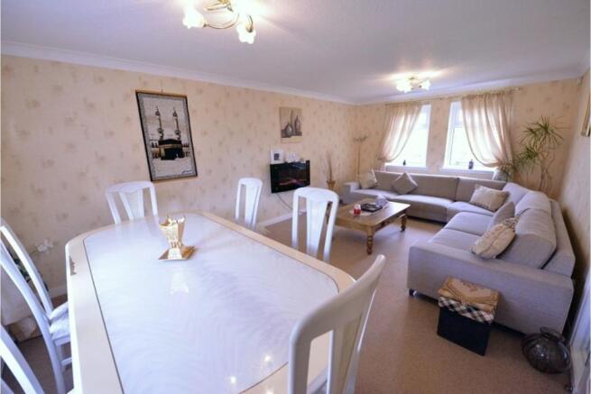 Lounge/Dining Room