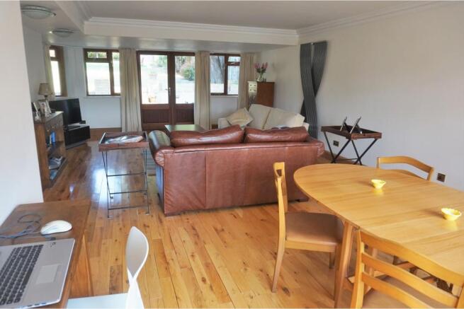 Lounge/Dining Room