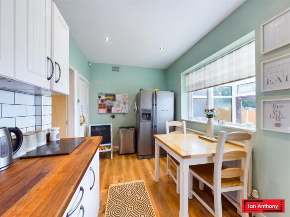 KITCHEN / DINER