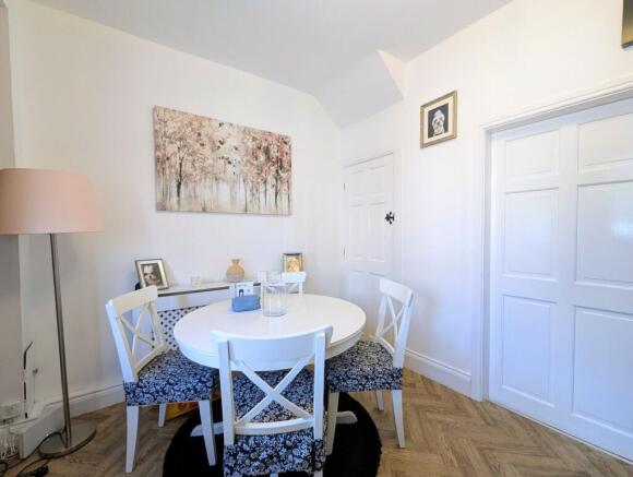 Kitchen & Dining