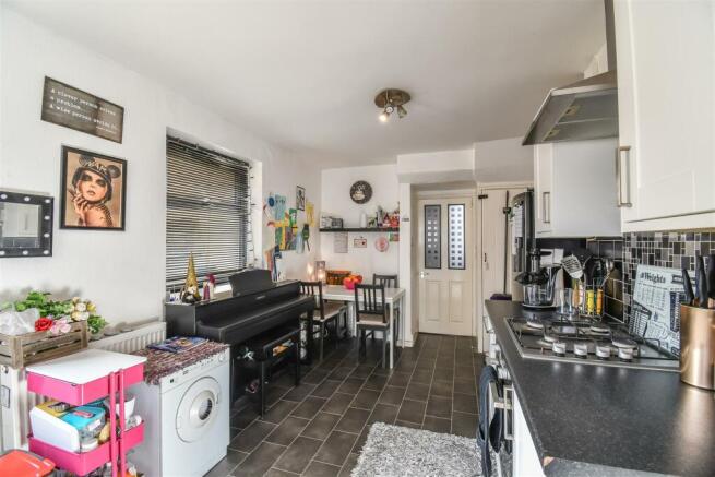 Kitchen/Dining Area